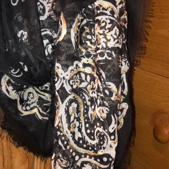 Scarf - Picture 2 of 6